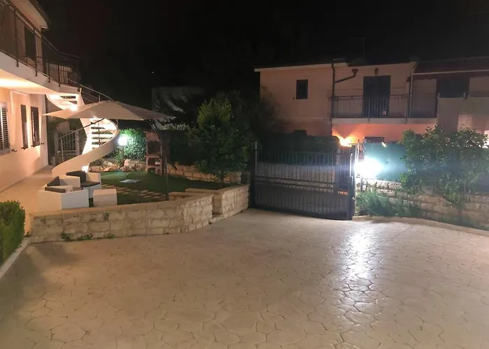 Apartamento Charming In With Fenced Garden