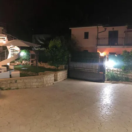 Appartement Charming In With Fenced Garden