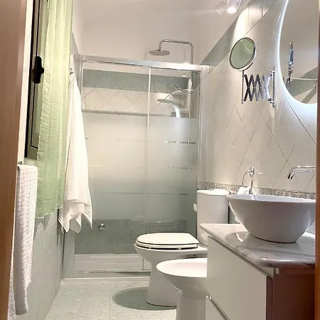 Charming In With Fenced Garden *