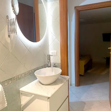 Charming In With Fenced Garden Appartement